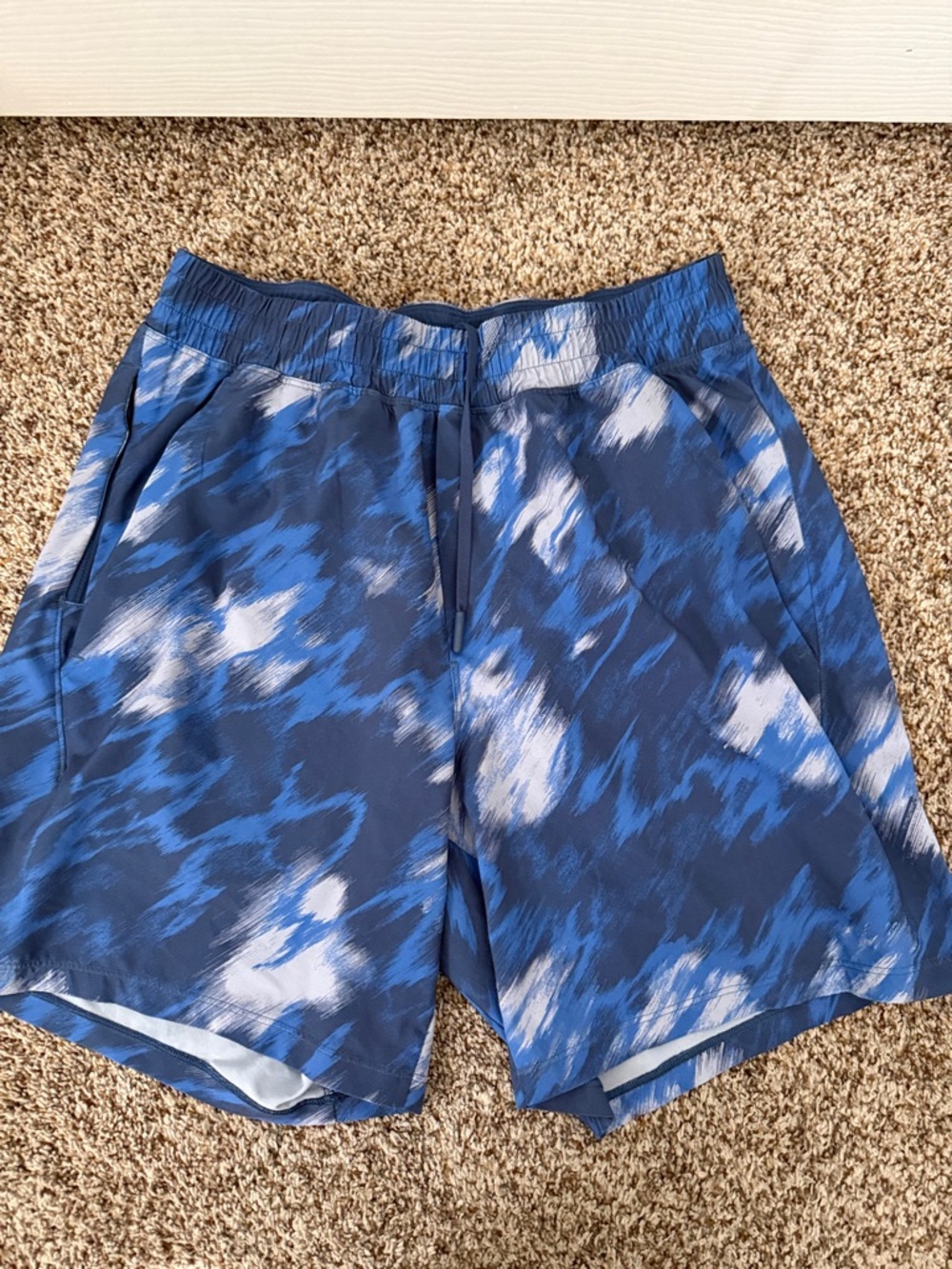 Lululemon Men’s Blue  Print Athletic Shorts Pace Breaker Linerless shorts 5”